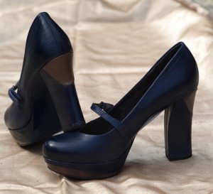 high-heeled-shoes-335005_640